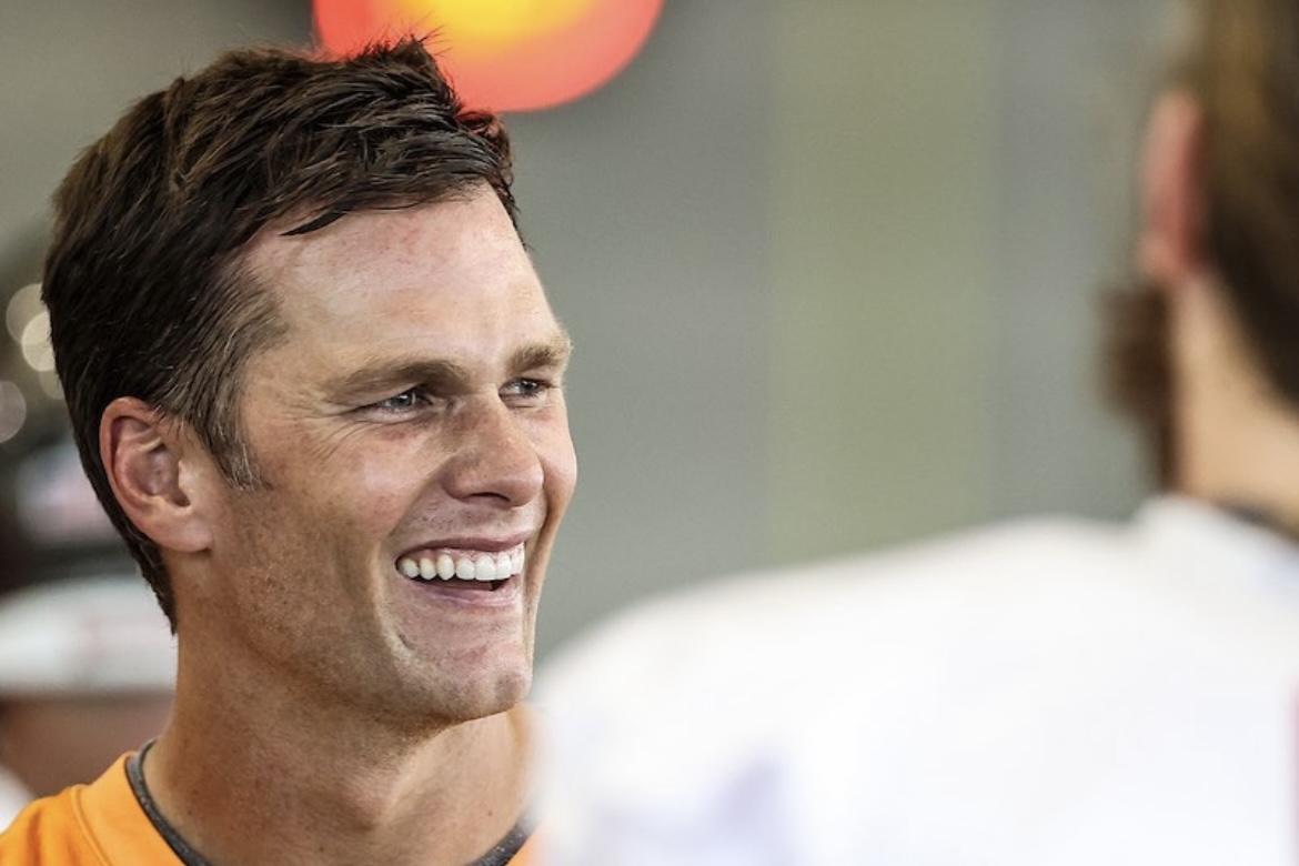 Tom Brady desiste de aposentadoria e anuncia retorno à NFL 
