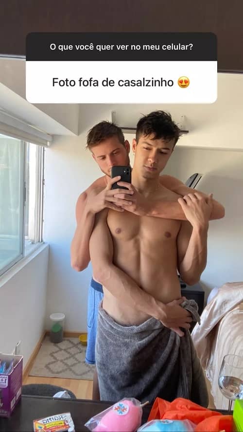 Ex-BBB, Daniel Lenhardt posta clique abraçado com namorado (Foto: Reprodução/Instagram)