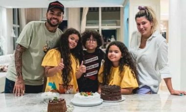 Dentinho e Dani Souza celebram o aniversário das filhas gêmeas