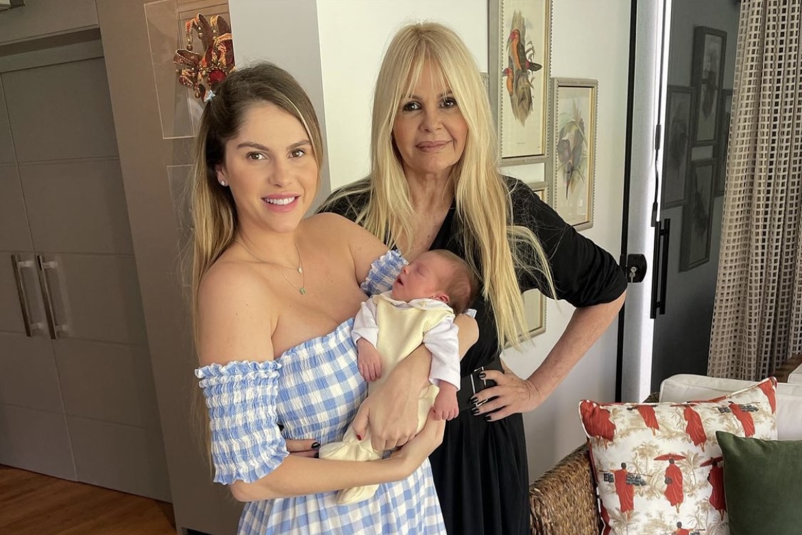 Bárbara Evans posa com mãe e filha: "Três gerações"