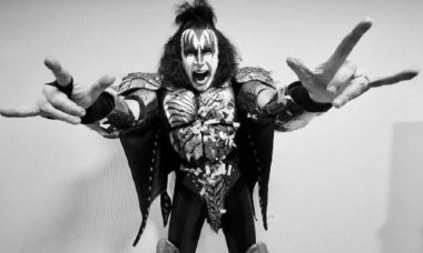 Integrante do Kiss, Gene Simmons, anuncia mansão a venda por mais R$120 milhões