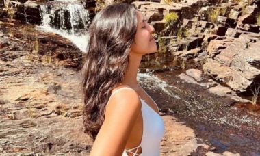 Yanna Lavigne curte cachoeiras em viagem pela Chapada dos Veadeiros