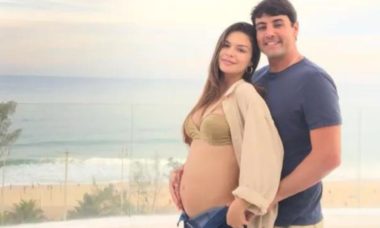 Sthefany Vidal exibe barriguinha de grávida ao lado de Bruno de Luca