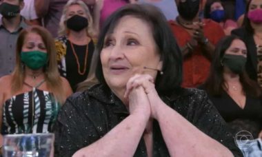 Mãe de Paulo Gustavo se emociona com recado dos netos no Domingão do Huck
