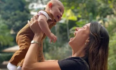 Thaila Ayala reflete sobre maternidade: 'o maior amor do mundo em você'