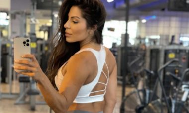 Andressa Miranda revela motivação para vida saudável: "Se olhar pelada no espelho"