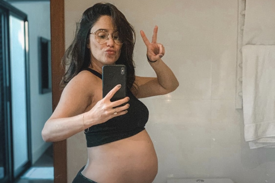 Fernanda Vasconcellos mostra barrigão de gravidez: "Em exibição"