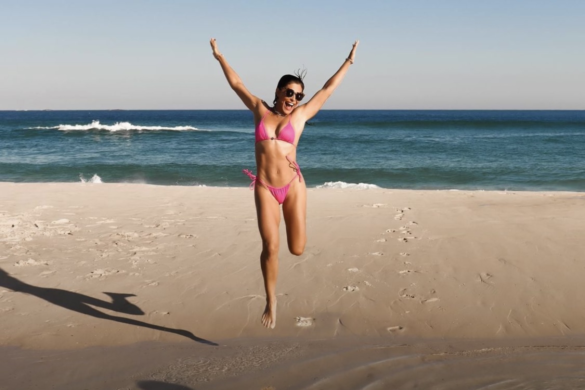 Juliana Paes curte dia de praia: "Muito amor envolvido"