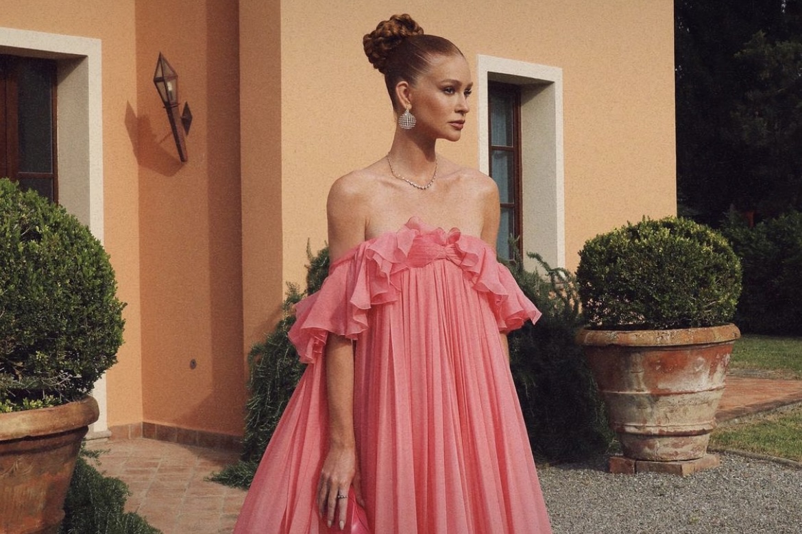 Marina Ruy Barbosa surge de vestido rosa para casamento na Itália: "Deslumbrante"