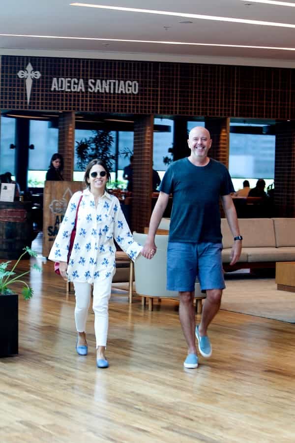 Alex Escobar curte passeio em shopping da Barra da Tijuca com esposa (Foto: Edson Aipim AGNEWS/AgNews)