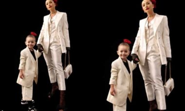 Sabrina Sato encanta ao posar de look combinando com a filha