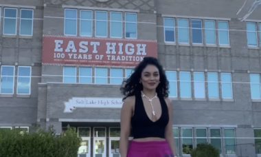 Vanessa Hudgens visita escola de 'High School Musical' e anima fãs