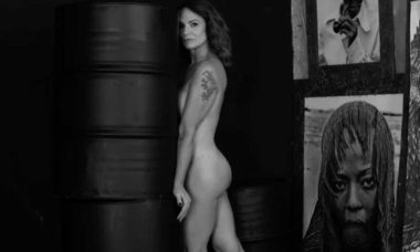 Luiza Brunet posa nua em ensaio em preto e branco e causa na web. Foto: Reprodução Instagram