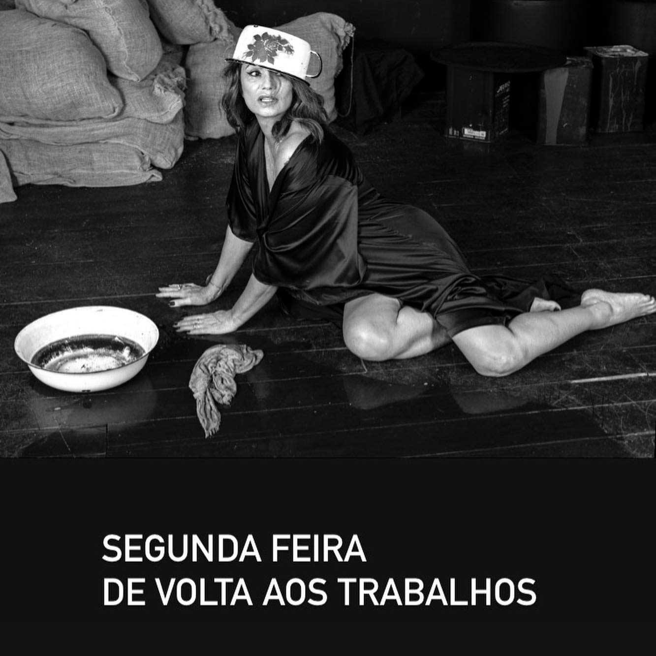 Luiza Brunet posa nua em ensaio em preto e branco e causa na web. Foto: Reprodução Instagram