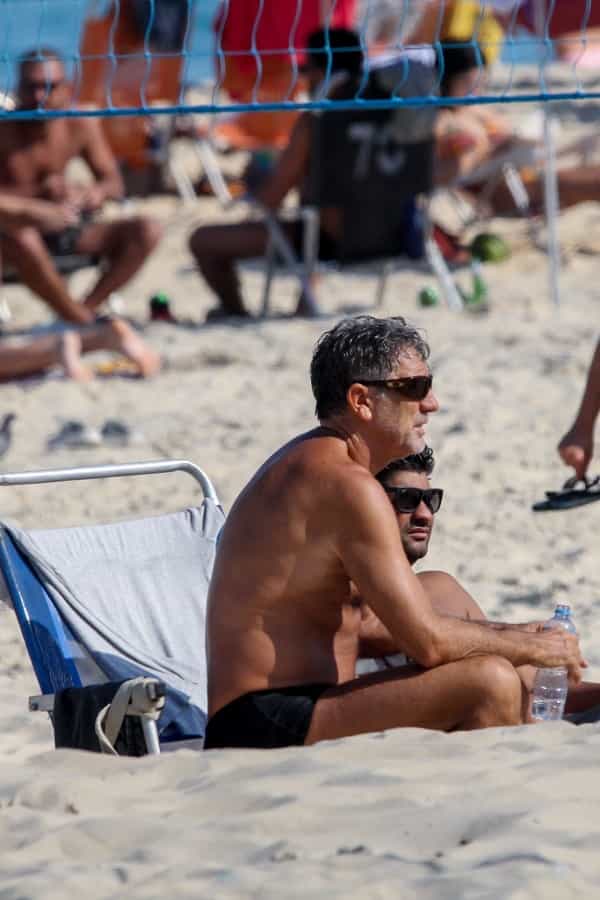 Renato Gaúcho joga futevôlei ao curtir praia de Ipanema (Foto: JC PEREIRA /AGNEWS / AgNews)