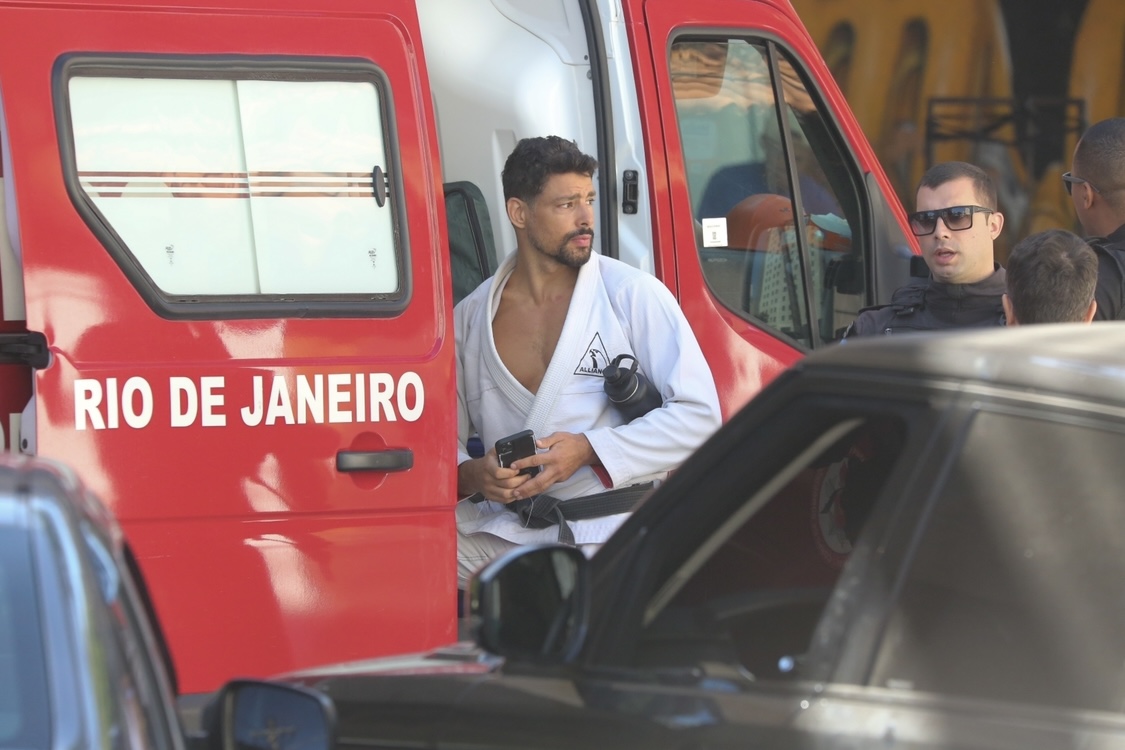 Cauã Reymond se envolve em acidente de trânsito no Rio de Janeiro