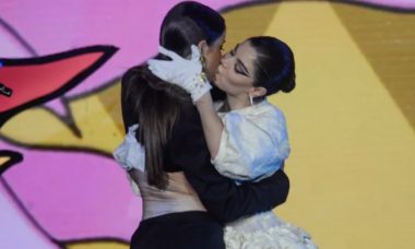 Gkay se declara após beijão em Bianca Andrade no MTV Miaw