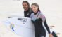 Isabella Santoni e namorado curtem dia de surfe em praia do Rio