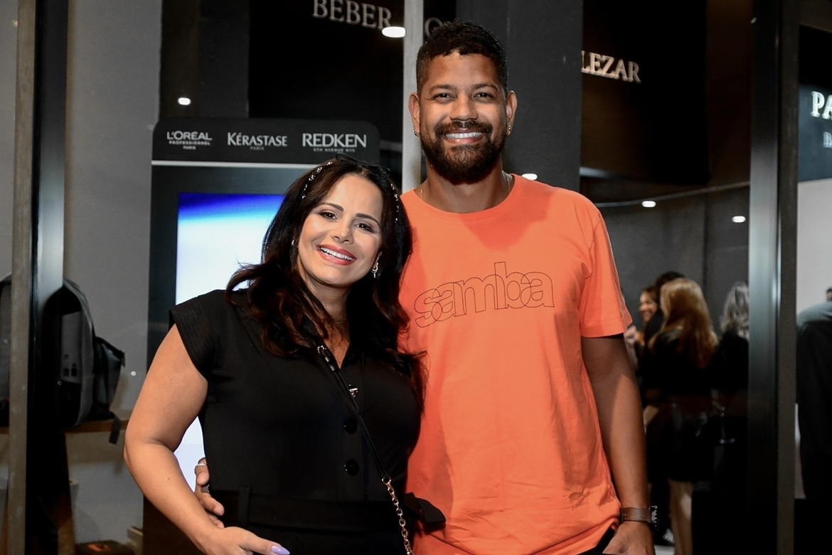 Viviane Araújo e marido prestigiam inauguração de salão de beleza no Rio