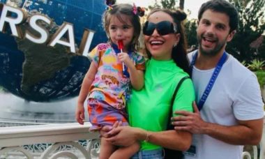 Sabrina Sato curte viagem em família pelos parques de Orlando