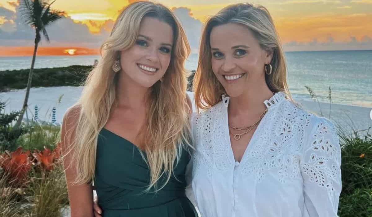 Reese Witherspoon posa com a filha e impressiona pela semelhança