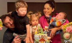 Sabrina Petraglia celebra o mêsversário do filho com família reunida