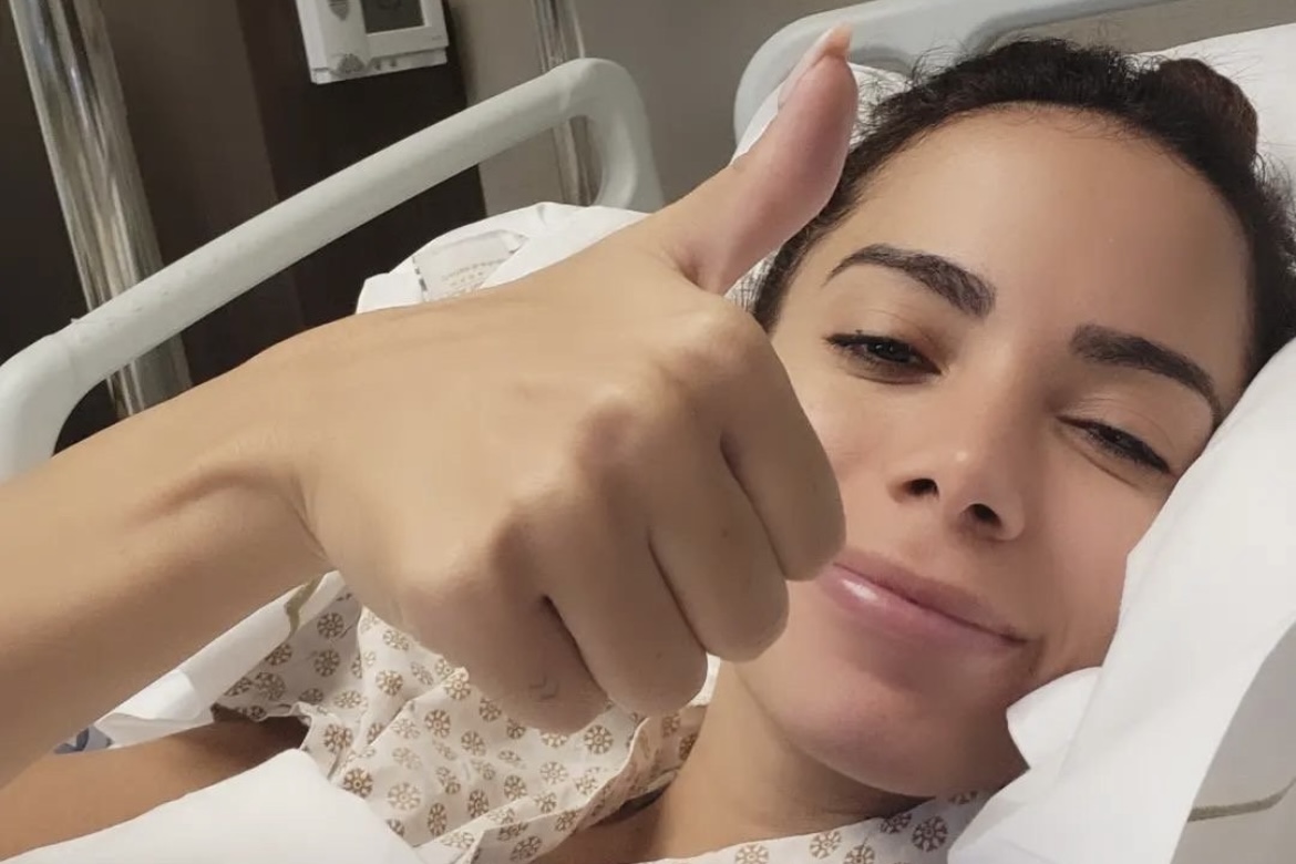 Anitta desabafa após cirurgia de endometriose: "Esse pós é insuportável"