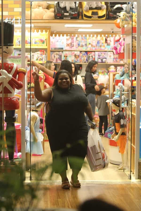 Jojo Todynho vai às compras em shopping do Rio de Janeiro (Foto: AgNews)