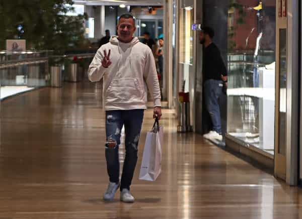 Malvino Salvador faz compras em passeio por shopping do Rio (Foto: Rogeiro Fildago / AgNews)