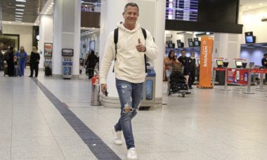 Malvino Salvador desembarca em aeroporto do Rio