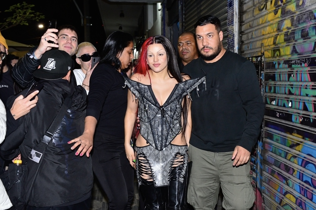 Após show, Rosalía curte after party com famosos em São Paulo