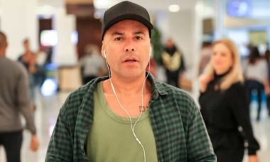 Rodrigo Sant'Anna curte passeio por shopping do Rio