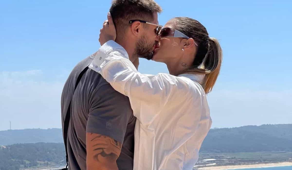 Mari Gonzalez beija Jonas Sulzbach em viagem por Portugal