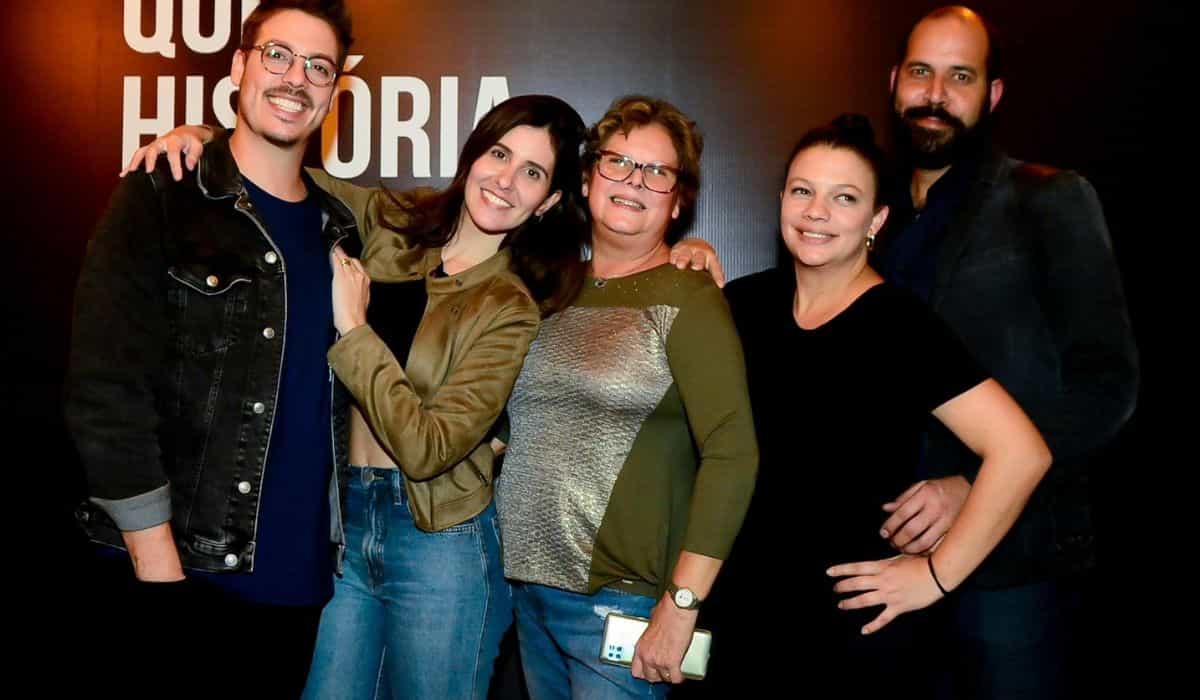Fábio Porchat reúne família para festa de seu programa na Globo
