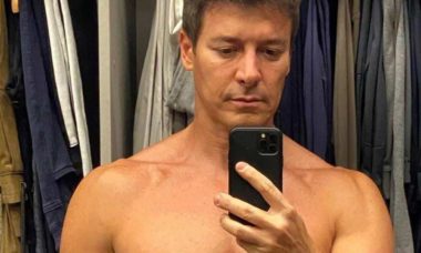 Rodrigo Faro encanta ao posar exibindo os músculos: 'ele gosta'