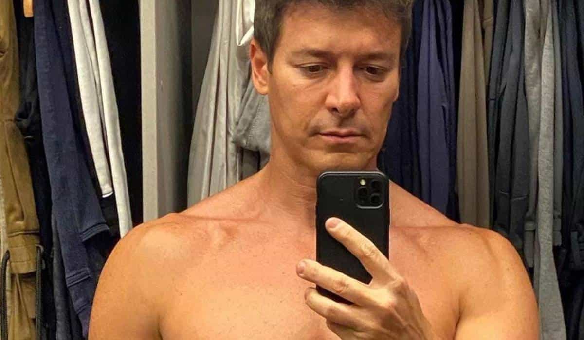 Rodrigo Faro encanta ao posar exibindo os músculos: 'ele gosta'