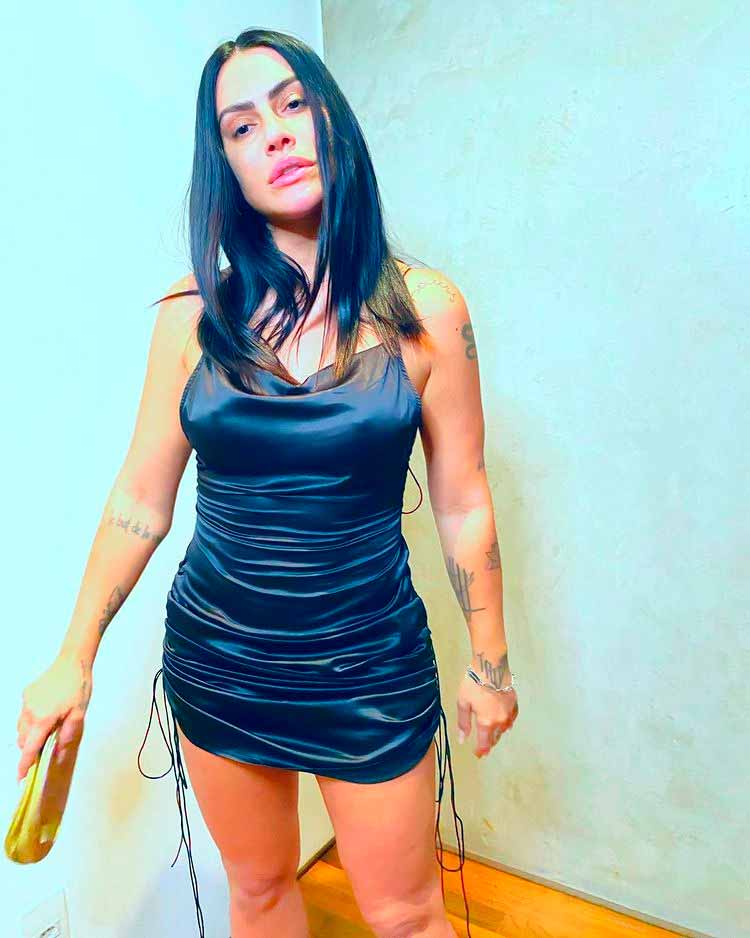 Cleo Pires posa com vestido curtíssimo e deixa fãs babando. Foto: reprodução Instagram