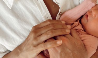 Leona Lewis anuncia nascimento da primeira filha, Carmel Allegra