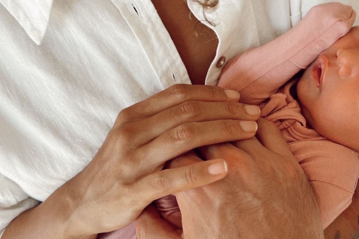 Leona Lewis anuncia nascimento da primeira filha, Carmel Allegra