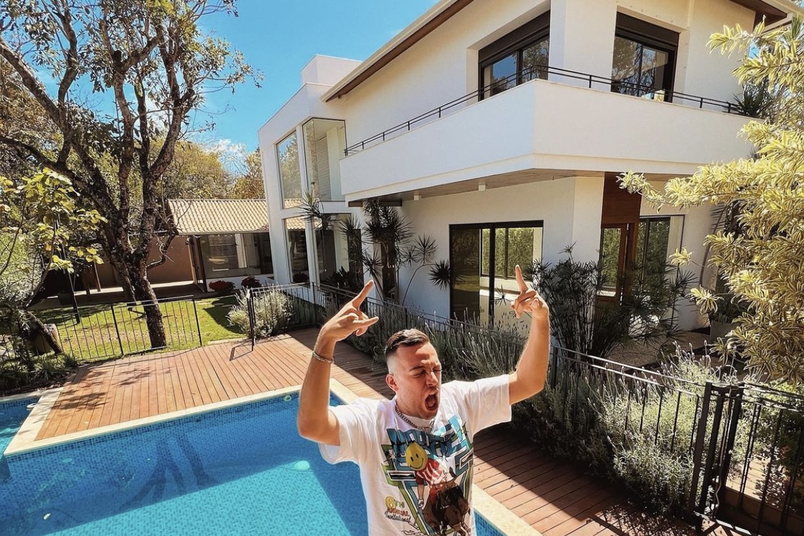 Lucas Rangel exibe nova mansão: "Sempre sonhei"