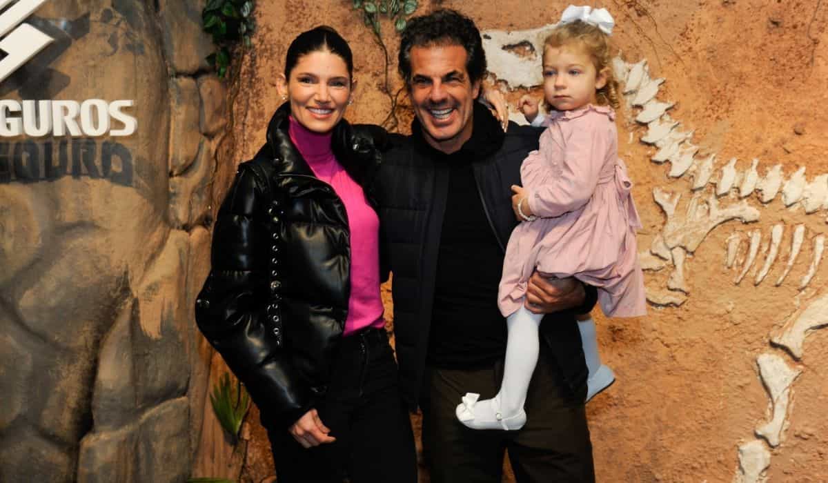 Alvaro Garnero vai com a família em exposição de dinossauros 