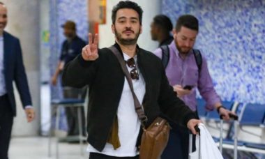 Marcos Veras é visto desembarcando em aeroporto do Rio