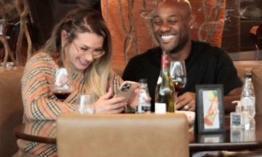 Vágner Love é visto com a esposa em restaurante do Rio