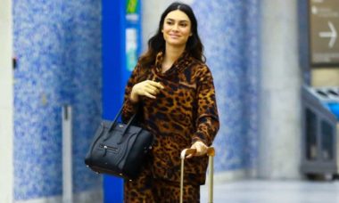 Thaila Ayala é flagrada desembarcando em aeroporto do Rio