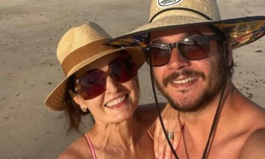 Fátima Bernardes curte praia com namorado: 'recarregando as energias'