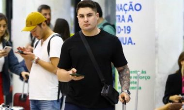 Lucas Souza, marido de Jojo, desembarca em aeroporto do Rio