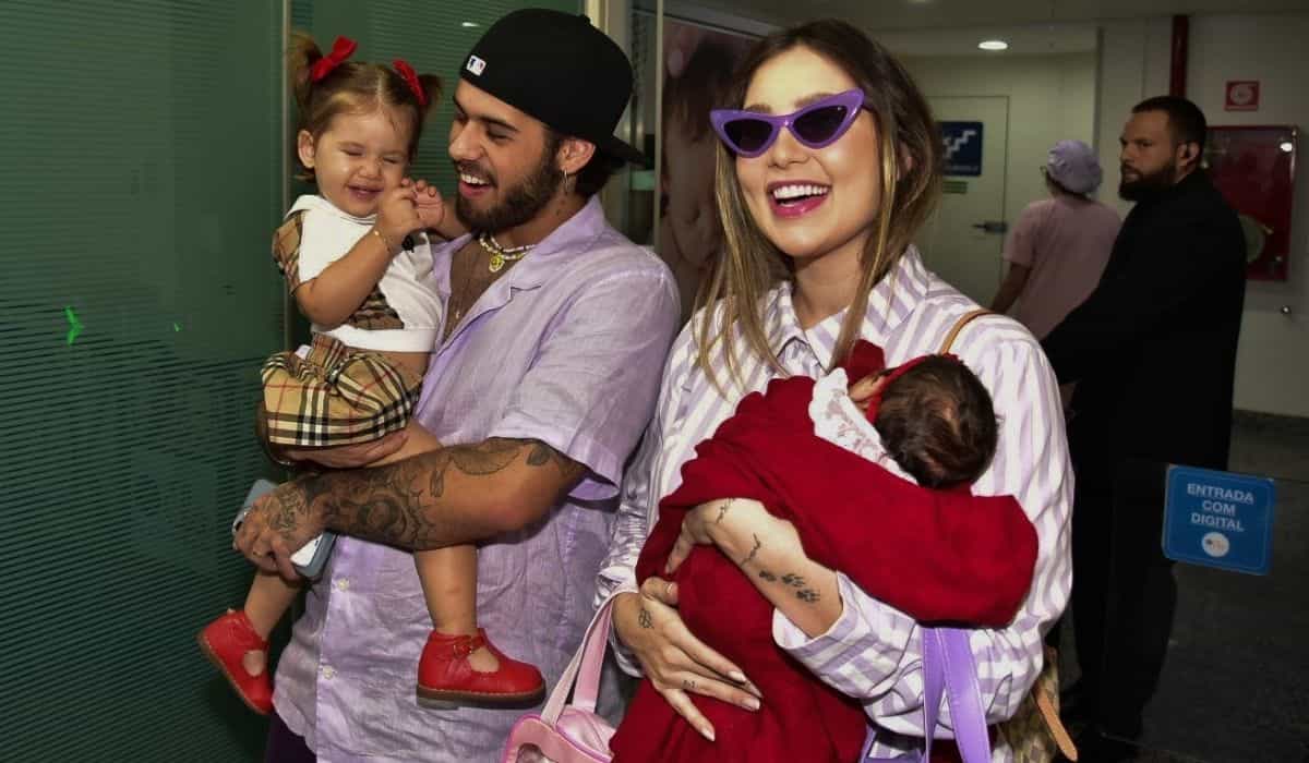 Virgínia Fonseca e Zé Felipe deixam a maternidade com Maria Flor