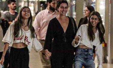Giovanna Antonelli passeia com filhas gêmeas por shopping do Rio