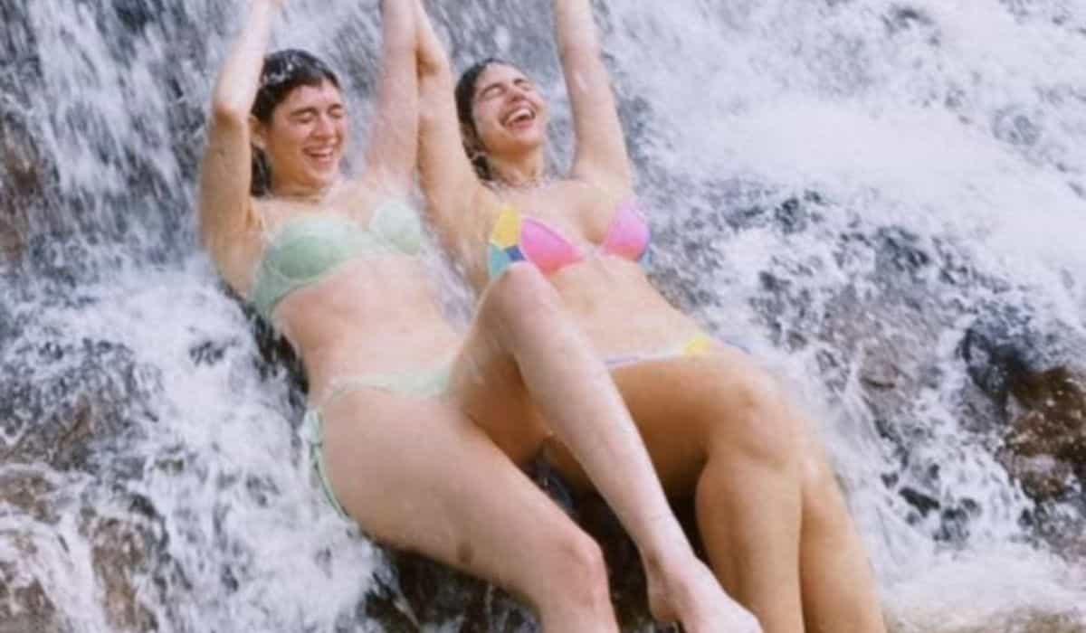 Ana Clara e Vivian curtem cachoeira durante viagem pelo Amazonas