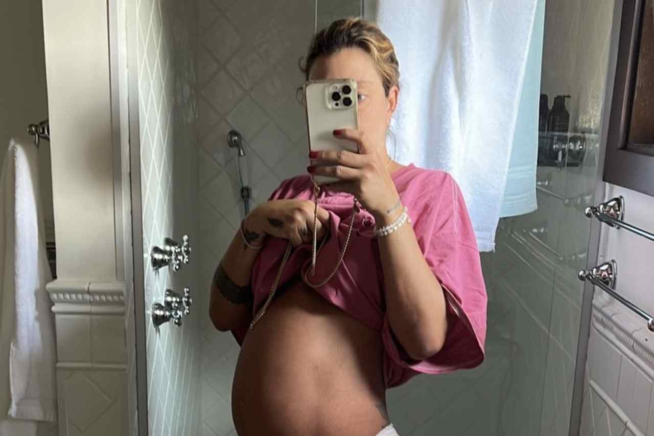 Gabriela Pugliesi exibe barrigão e celebra reta final da gravidez: "9 meses"